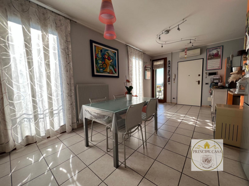 Lozzo Atestino, in un contesto di poche unità comodo alle cittadine più grandi come Este e a poch...