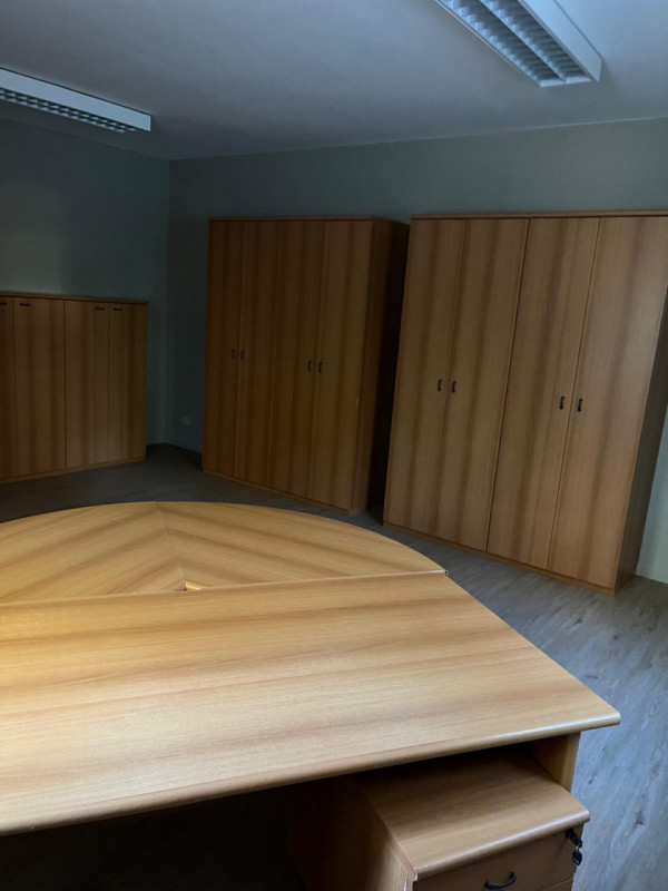 Riferimento per l'Agenzia FAU1 VIGONZA Zona Peraga affittasi elegante ufficio parzialmente arreda...