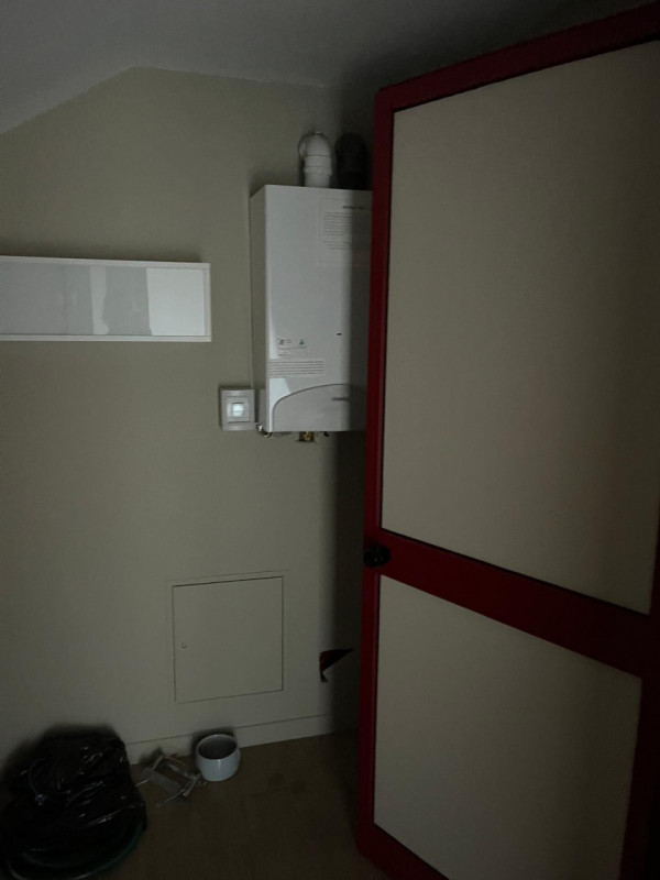 Riferimento per l'Agenzia FAU1 VIGONZA Zona Peraga affittasi elegante ufficio parzialmente arreda...