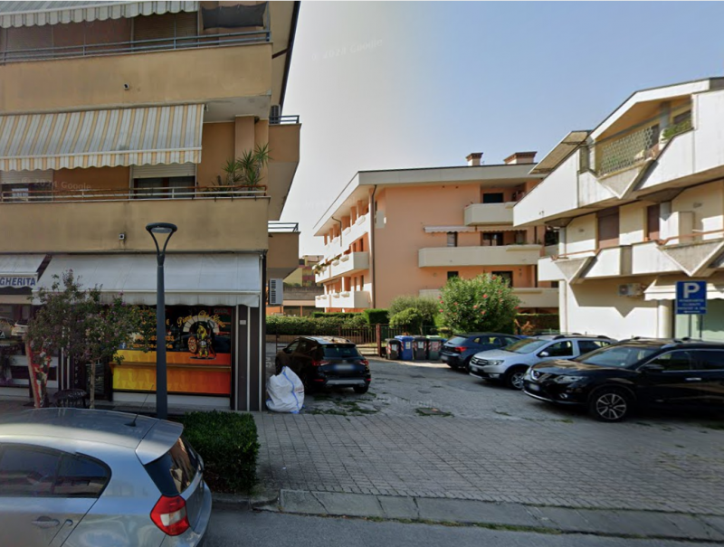 Proponiamo in vendita un’attività di pizzeria per asporto situata in una posizione privilegiata, ...