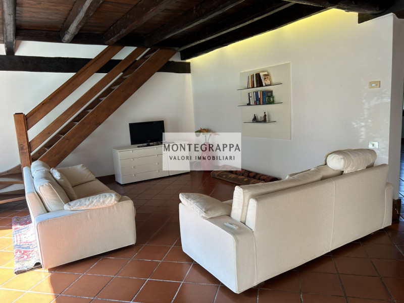 Sei alla ricerca di un immobile esclusivo dalle metrature davvero generose e dalle finiture di pr...