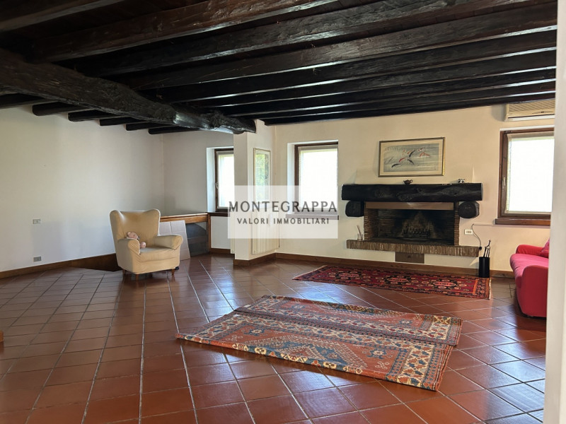 Sei alla ricerca di un immobile esclusivo dalle metrature davvero generose e dalle finiture di pr...