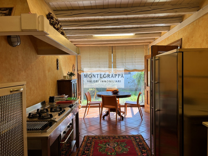 Sei alla ricerca di un immobile esclusivo dalle metrature davvero generose e dalle finiture di pr...