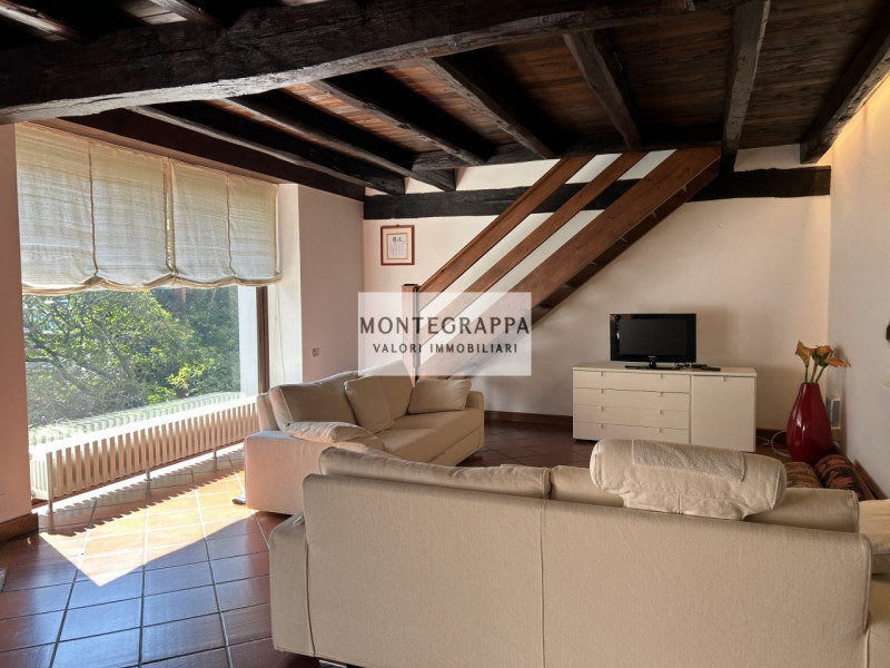 Sei alla ricerca di un immobile esclusivo dalle metrature davvero generose e dalle finiture di pr...