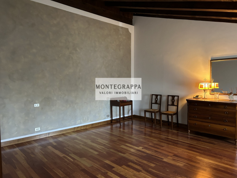 Sei alla ricerca di un immobile esclusivo dalle metrature davvero generose e dalle finiture di pr...