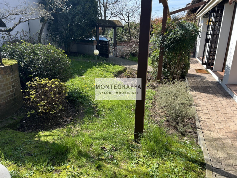 Sei alla ricerca di un immobile esclusivo dalle metrature davvero generose e dalle finiture di pr...