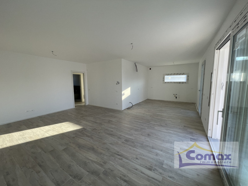 Ad Abano Terme, a pochi passi dal centro e da tutti i servizi principali, proponiamo in vendita u...