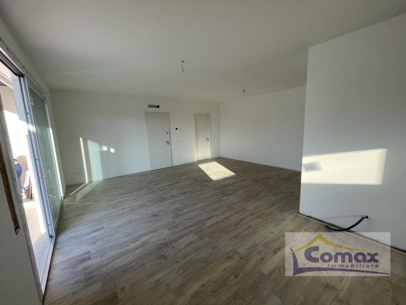 Ad Abano Terme, a pochi passi dal centro e da tutti i servizi principali, proponiamo in vendita u...