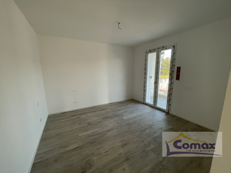 Ad Abano Terme, a pochi passi dal centro e da tutti i servizi principali, proponiamo in vendita u...