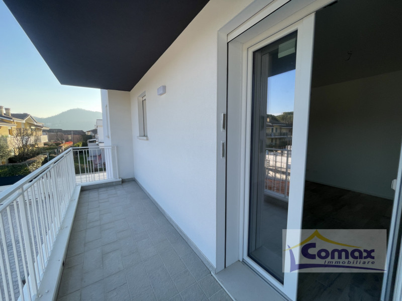 Ad Abano Terme, a pochi passi dal centro e da tutti i servizi principali, proponiamo in vendita u...