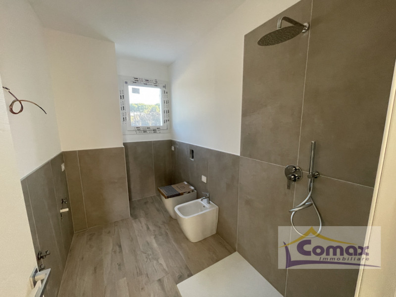 Ad Abano Terme, a pochi passi dal centro e da tutti i servizi principali, proponiamo in vendita u...