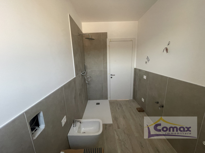 Ad Abano Terme, a pochi passi dal centro e da tutti i servizi principali, proponiamo in vendita u...