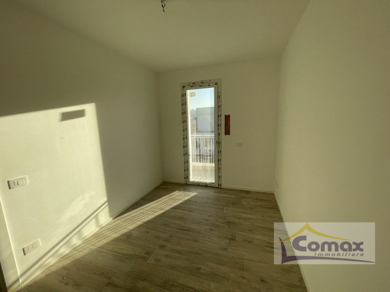 Ad Abano Terme, a pochi passi dal centro e da tutti i servizi principali, proponiamo in vendita u...