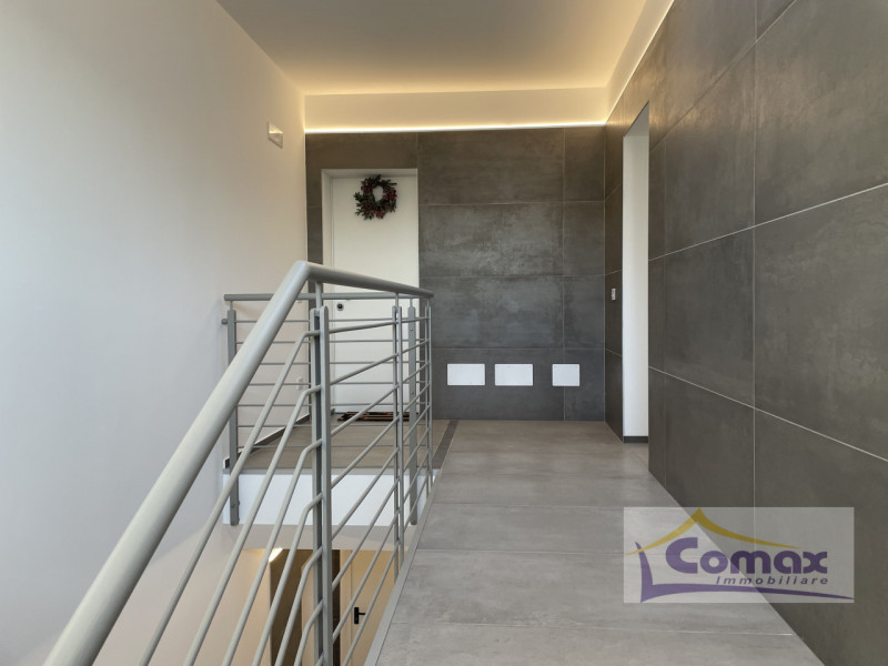 Ad Abano Terme, a pochi passi dal centro e da tutti i servizi principali, proponiamo in vendita u...