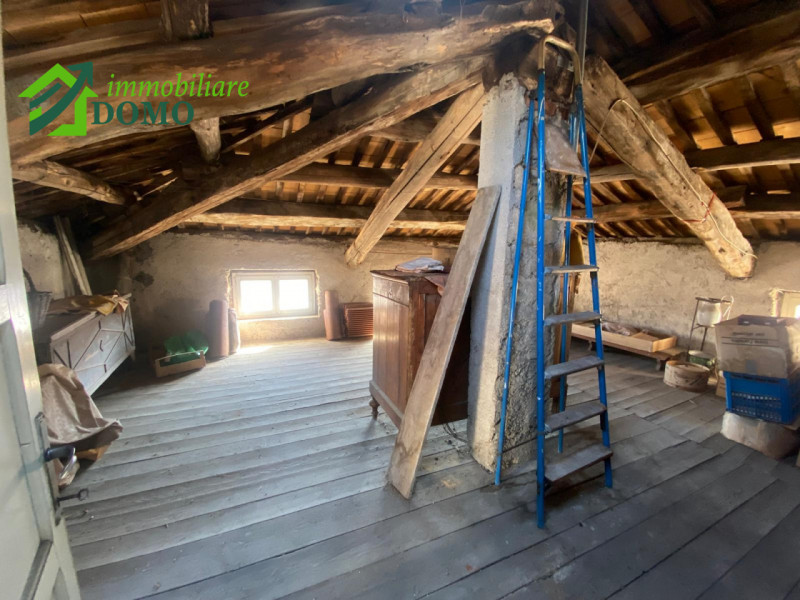 VALLI DEL PASUBIO: CASA SCHIERA € 40.000
 info 0445-824740

BUONI MOTIVI PER ACQUISTARE;
-Tranqui...