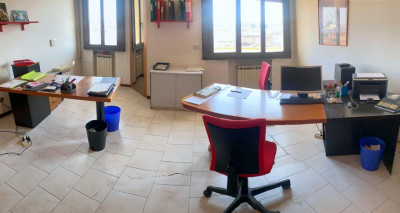 APPARTAMENTO GENEROSE DIMENSIONI 2 LIVELLI PONTE SAN NICOLO' €.270.000 rif.CL460

Grande opportun...