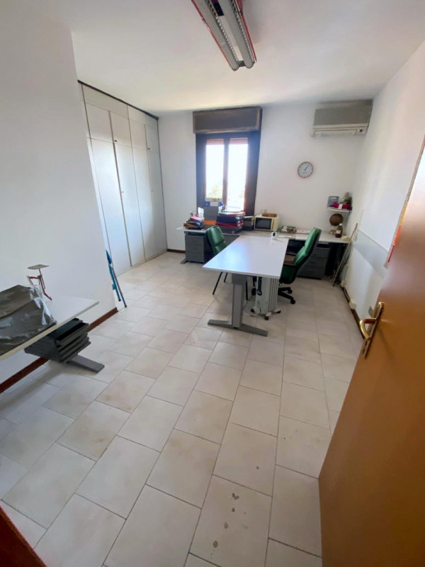 APPARTAMENTO GENEROSE DIMENSIONI 2 LIVELLI PONTE SAN NICOLO' €.270.000 rif.CL460

Grande opportun...