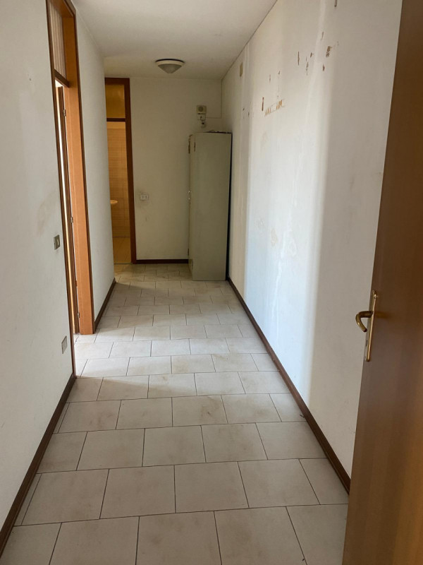 APPARTAMENTO GENEROSE DIMENSIONI 2 LIVELLI PONTE SAN NICOLO' €.270.000 rif.CL460

Grande opportun...
