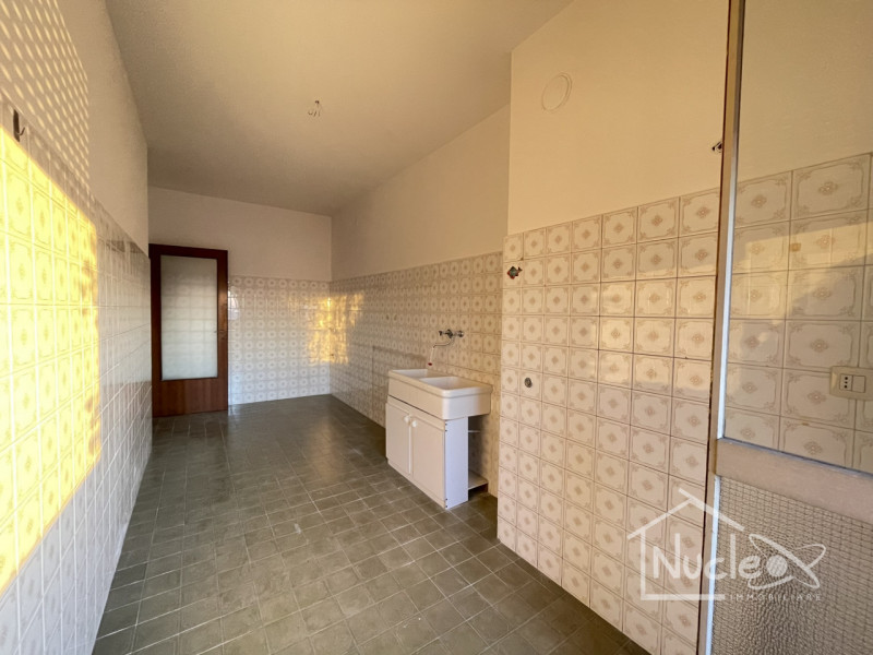 Padova, in quartiere San Giuseppe, vendesi appartamento al 7° piano (su 8) su palazzina degli ann...