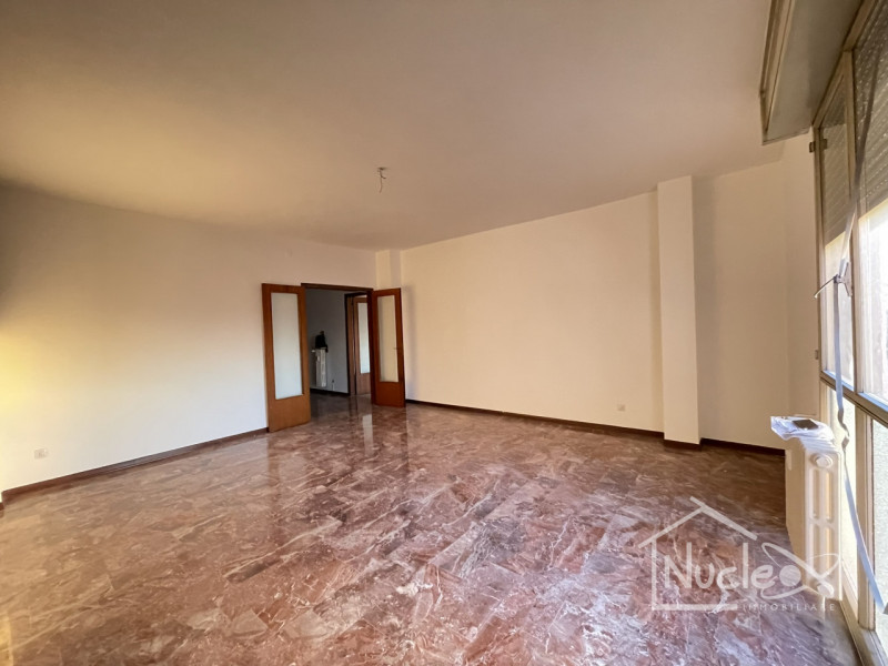 Padova, in quartiere San Giuseppe, vendesi appartamento al 7° piano (su 8) su palazzina degli ann...