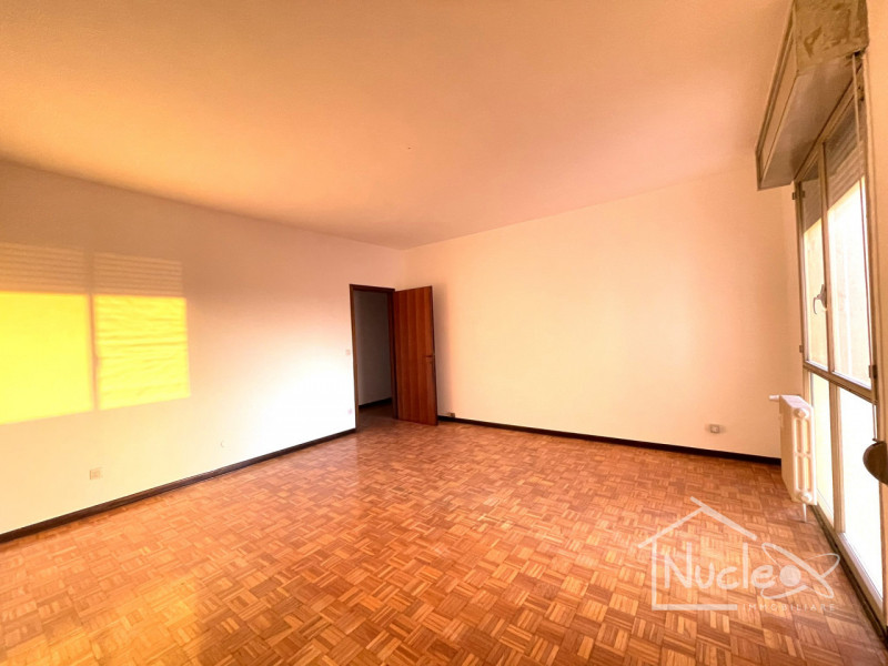 Padova, in quartiere San Giuseppe, vendesi appartamento al 7° piano (su 8) su palazzina degli ann...