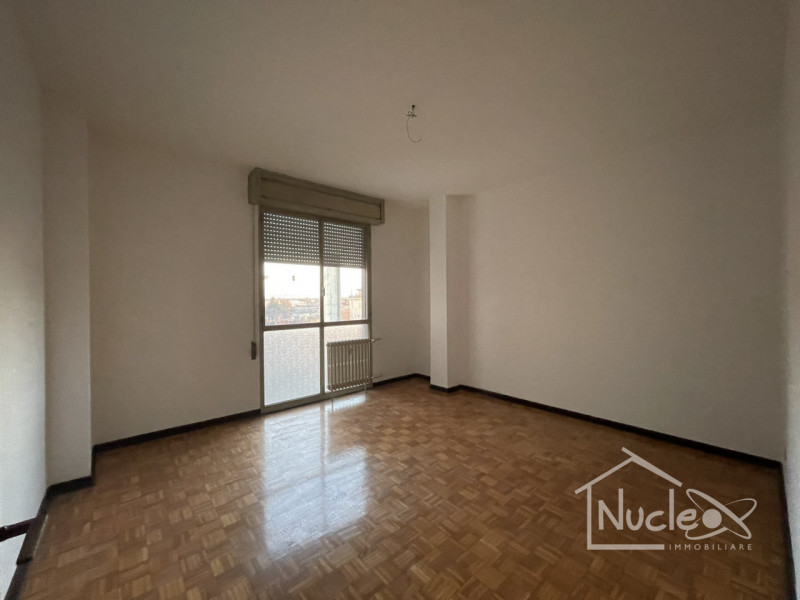 Padova, in quartiere San Giuseppe, vendesi appartamento al 7° piano (su 8) su palazzina degli ann...