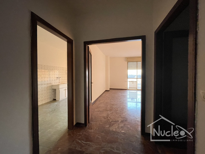 Padova, in quartiere San Giuseppe, vendesi appartamento al 7° piano (su 8) su palazzina degli ann...