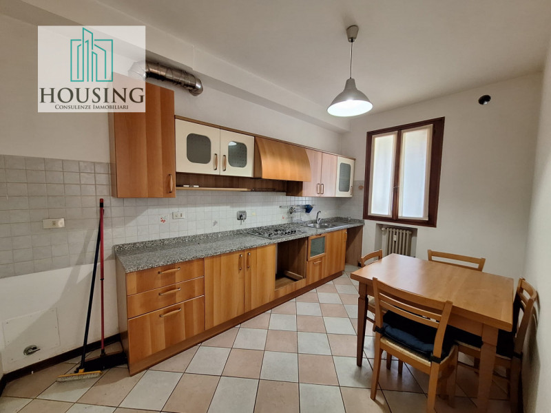 Nel cuore pulsante del centro storico di Padova, zona Ghetto, a pochi passi dal Duomo e dalle pia...