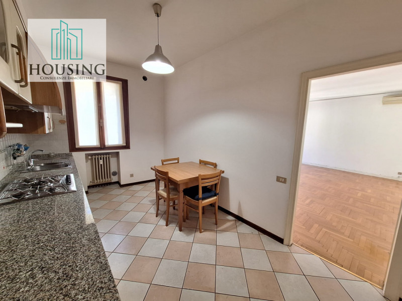 Nel cuore pulsante del centro storico di Padova, zona Ghetto, a pochi passi dal Duomo e dalle pia...