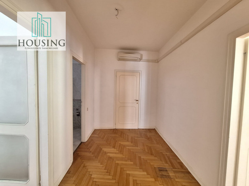 Nel cuore pulsante del centro storico di Padova, zona Ghetto, a pochi passi dal Duomo e dalle pia...