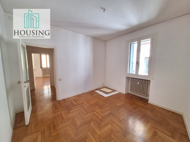 Nel cuore pulsante del centro storico di Padova, zona Ghetto, a pochi passi dal Duomo e dalle pia...