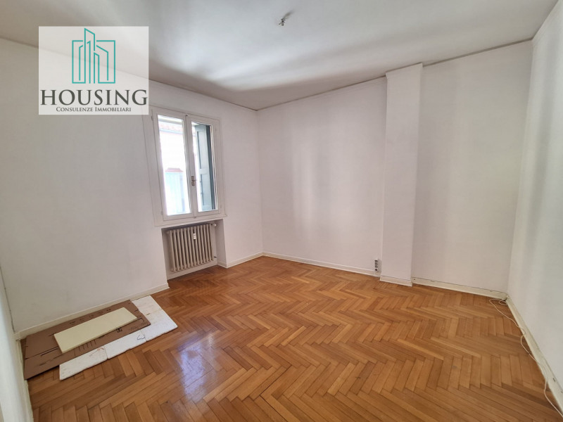 Nel cuore pulsante del centro storico di Padova, zona Ghetto, a pochi passi dal Duomo e dalle pia...