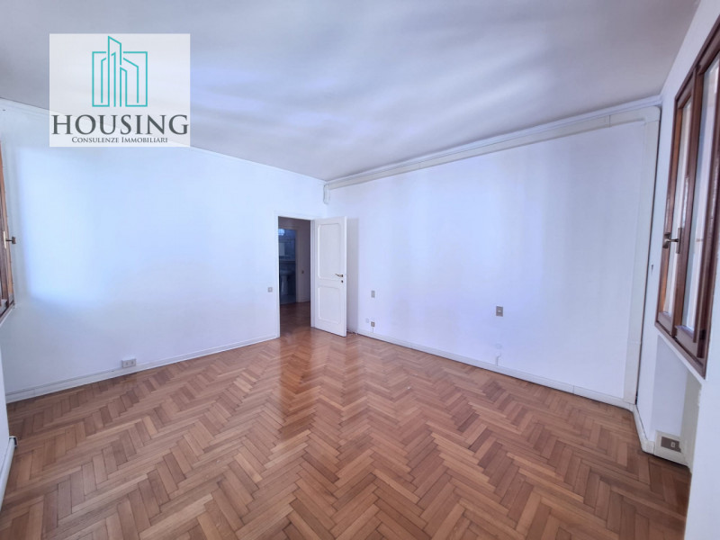 Nel cuore pulsante del centro storico di Padova, zona Ghetto, a pochi passi dal Duomo e dalle pia...