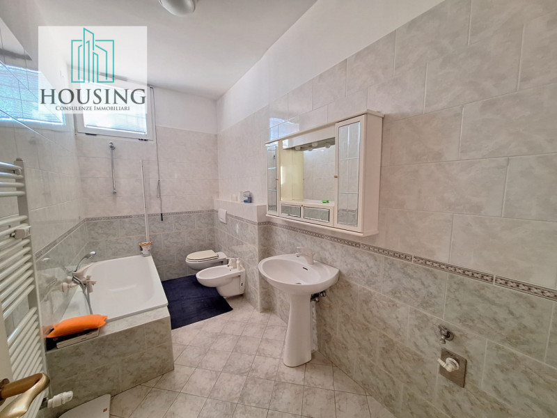 Nel cuore pulsante del centro storico di Padova, zona Ghetto, a pochi passi dal Duomo e dalle pia...