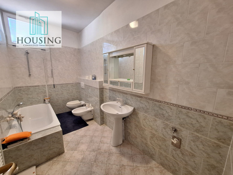 Nel cuore pulsante del centro storico di Padova, zona Ghetto, a pochi passi dal Duomo e dalle pia...