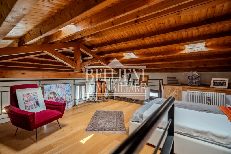 PONTE DEGLI ANGELI - Proponiamo palazzina storica indipendente a pochi passi dal centro città, di...