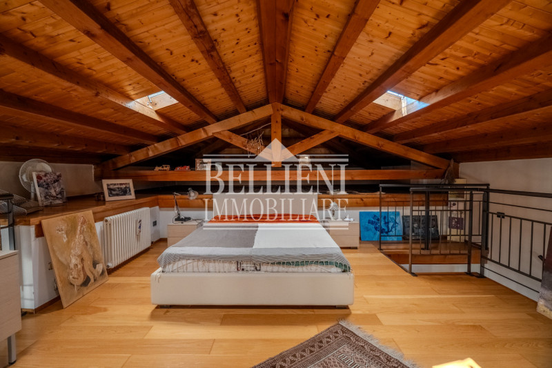 PONTE DEGLI ANGELI - Proponiamo palazzina storica indipendente a pochi passi dal centro città, di...