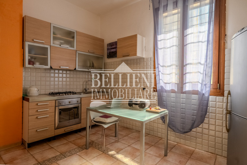 PONTE DEGLI ANGELI - Proponiamo palazzina storica indipendente a pochi passi dal centro città, di...