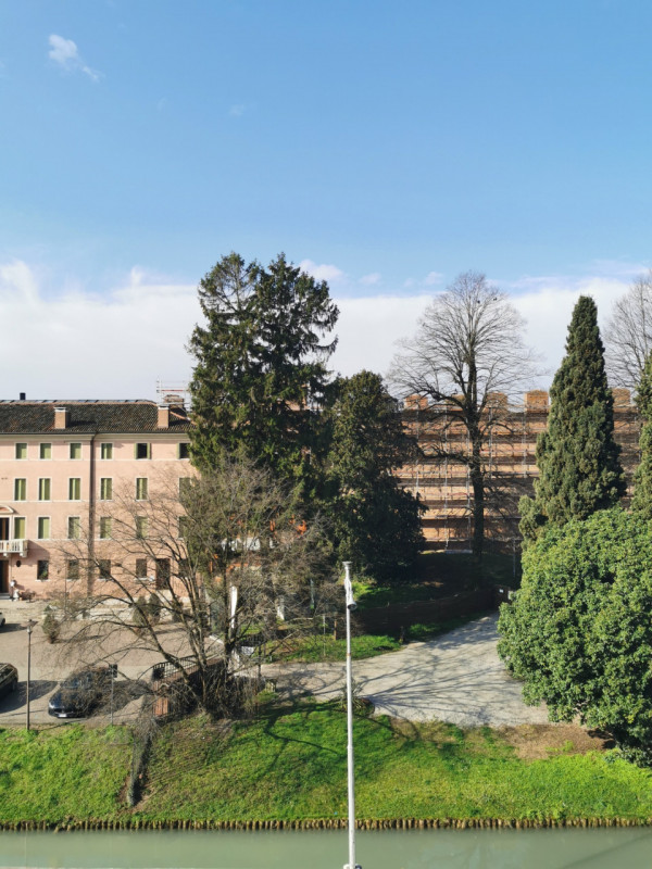 Vendiamo quattro esclusivi appartamenti situati nella prima linea di palazzi lungo il corso XXIX ...
