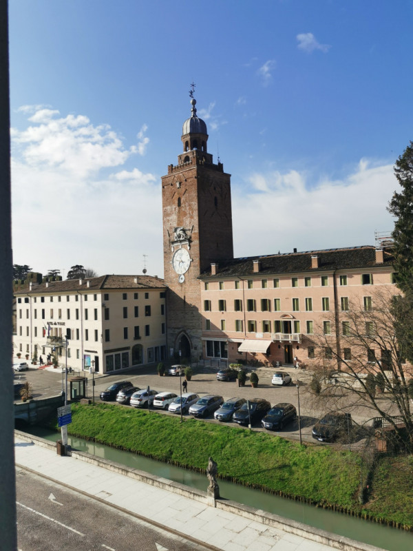 Vendiamo quattro esclusivi appartamenti situati nella prima linea di palazzi lungo il corso XXIX ...