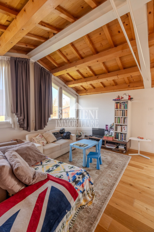 ZONA PISCINE - All'interno di un contesto residenziale riservato a soli cinque minuti dal centro ...