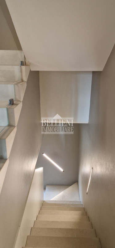 ZONA PISCINE - All'interno di un contesto residenziale riservato a soli cinque minuti dal centro ...