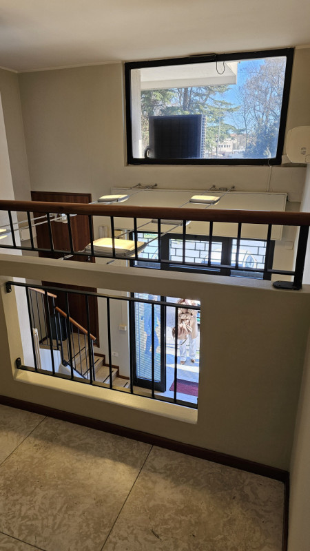 ARCELLA. Situato in una zona di alta visibilità e traffico pedonale, nel cuore del quartiere Arce...