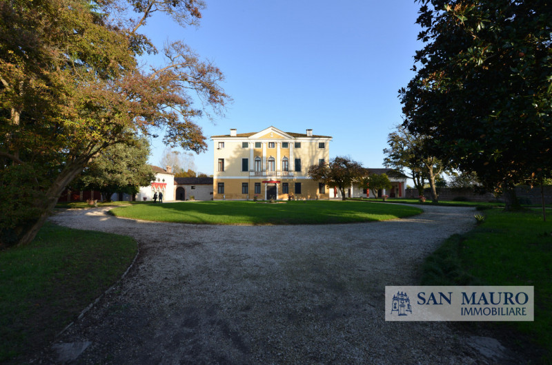 Villa Veneta del XVII secolo – Un gioiello storico completamente restaurato 
Per info e contatti:...