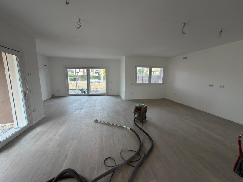 ULTIMA PORZIONE RIMASTA!
NUOVA porzione di Bifamiliare con ampio giardino privato disposta su 2 p...