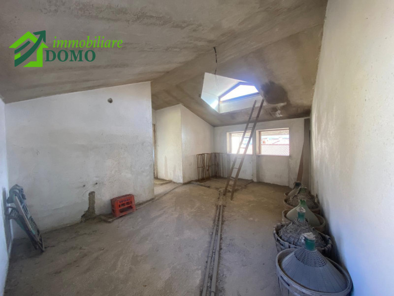 VALLI DEL PASUBIO: APPARTAMENTO BICAMERE CON GARAGE + CANTINA € 23.000
info 0445.824740 - 0445-52...