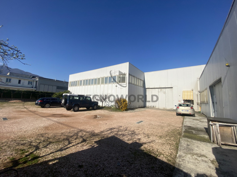 Presentiamo un'opportunità unica di investimento nel comune di Zanè, situato nella zona periferic...