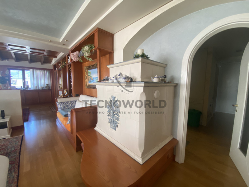 Presentiamo un'opportunità unica di investimento nel comune di Zanè, situato nella zona periferic...