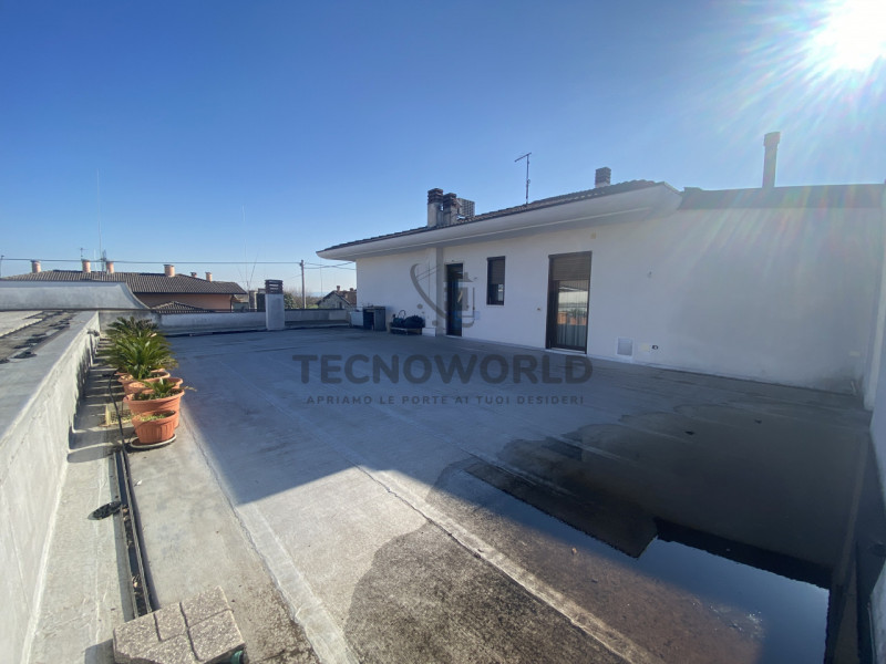 Presentiamo un'opportunità unica di investimento nel comune di Zanè, situato nella zona periferic...