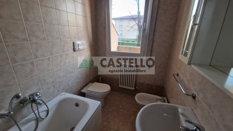 Curtarolo centro paese, in quartiere residenziale interessante appartamento con 2 camere libero d...